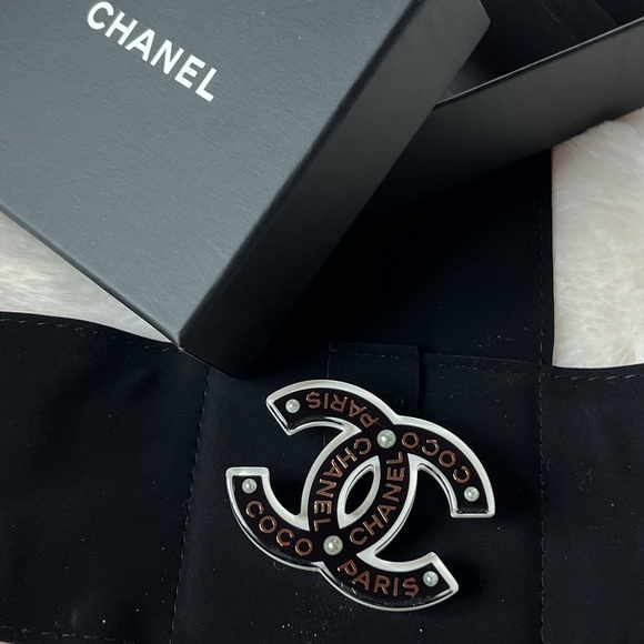 Authentic Chanel brooch 💕 - Picture 4 of 15